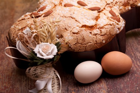 Traditional Italian Easter Cake (Bauli Colomba )